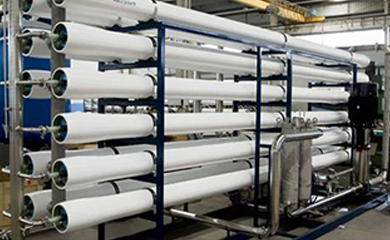       電泳涂裝線、琉璃清洗線有很多水洗工藝。工件清洗的效果直接影響到產(chǎn)品生產(chǎn)后續(xù)的穩(wěn)定性。水洗一般有自來(lái)水噴淋清洗、自來(lái)水浸漬清洗、純水浸漬清洗、純水噴淋洗、干凈純水噴淋清洗等各道工序。 電泳涂裝線、琉璃清洗線水洗電導(dǎo)率一般要求在15μS/cm2。