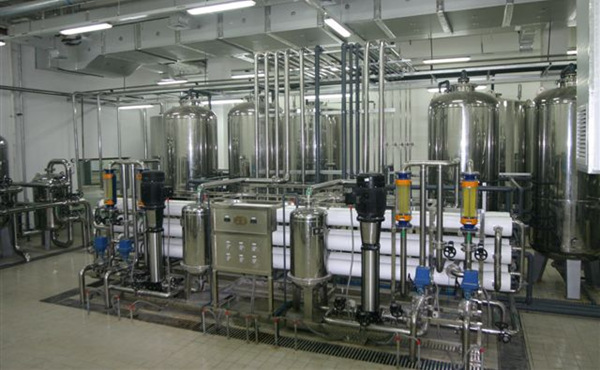 食品飲料行業(yè)對(duì)水質(zhì)的要求：食品飲料行業(yè)用水通常需要用到預(yù)處理凈水或純凈水,電導(dǎo)率通常在10uS/cm以下。符合GB5749-2006生活飲用水衛(wèi)生標(biāo)準(zhǔn)、CJ94-1999飲用凈水標(biāo)準(zhǔn)。