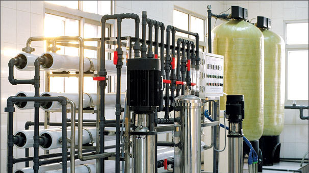 采用進(jìn)口反滲透膜，脫鹽率高，使用壽命長(zhǎng)，運(yùn)行成本低廉<br />
采用全自動(dòng)運(yùn)行，實(shí)現(xiàn)無(wú)人化操作<br />
不用大量的化學(xué)藥劑再生處理，無(wú)化學(xué)廢液排放，無(wú)環(huán)境污染