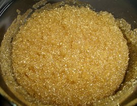 混床樹脂就是把一定比例的陽(yáng)、陰離子交換樹脂混合裝填于同一交換裝置中，對(duì)流體中的離子進(jìn)行交換、脫除。