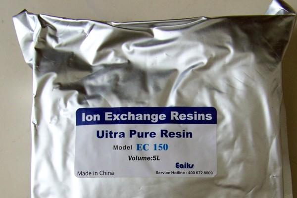 人們常說(shuō)的拋光樹脂一般用于超純水處理系統(tǒng)末端，來(lái)保證系統(tǒng)出水水質(zhì)能夠維持用水標(biāo)準(zhǔn)。一般出水水質(zhì)都能達(dá)到18兆歐以上，以及對(duì)TOC、SIO2都有一定的控制能力。