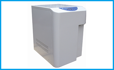 實驗室超純水機(jī)特點，自來水進(jìn)水，同時生產(chǎn)純水和超純水，極大的滿足了實驗室的用水需求；產(chǎn)品小型集成化、模塊化、人性化設(shè)計，方便使用，占地面積小，外形美觀；水質(zhì)下降報警功能，耗材使用到期更換提醒等功能；水質(zhì)穩(wěn)定，節(jié)水、節(jié)電、節(jié)時。