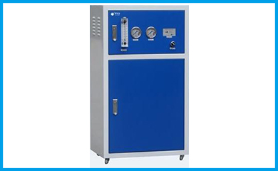 宏森始終提倡以使用者的需求為導(dǎo)向提供適用的超純水系統(tǒng)。較新推出的新一代生化儀用超純水機(jī)系統(tǒng)結(jié)構(gòu)緊湊，操作簡便，維護(hù)便利，能夠直接以自來水為進(jìn)水同時生產(chǎn)分析級純水和較高標(biāo)準(zhǔn)的超純水，可滿足科學(xué)實驗室各種純水與超純水的需要。