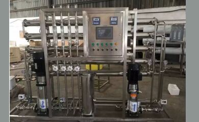       宏森環(huán)保所生產的設備經過廠家專業(yè)的設計生產可以長期穩(wěn)定的提供純化水，可滿足藥廠、醫(yī)院純化水制取、輸液制取的要求。宏森環(huán)保純化水系統(tǒng)可用于醫(yī)療器械、醫(yī)藥制劑、體外診斷試劑、制藥用水、血液凈化、血液透析、大輸液、生化制品用水、醫(yī)用無菌水、口服液用水、消毒室、醫(yī)院供應室、中央供水等。