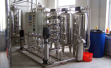       宏森環(huán)保所生產的設備經過廠家專業(yè)的設計生產可以長期穩(wěn)定的提供純化水，可滿足藥廠、醫(yī)院純化水制取、輸液制取的要求。科利達環(huán)保純化水系統(tǒng)可用于醫(yī)療器械、醫(yī)藥制劑、體外診斷試劑、制藥用水、血液凈化、血液透析、大輸液、生化制品用水、醫(yī)用無菌水、口服液用水、消毒室、醫(yī)院供應室、中央供水等。