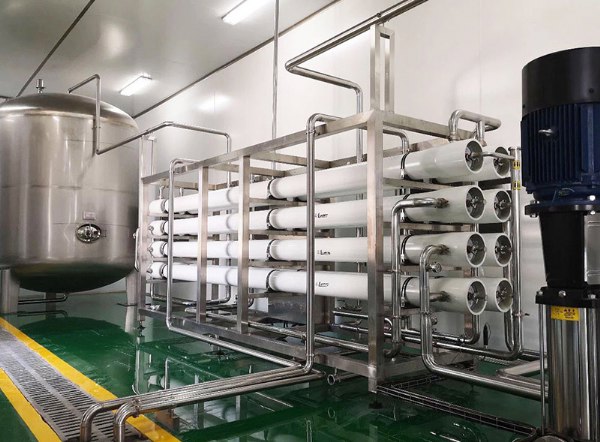 制藥工業(yè)的純化水設(shè)備跟普通的純水設(shè)備有什么區(qū)別？